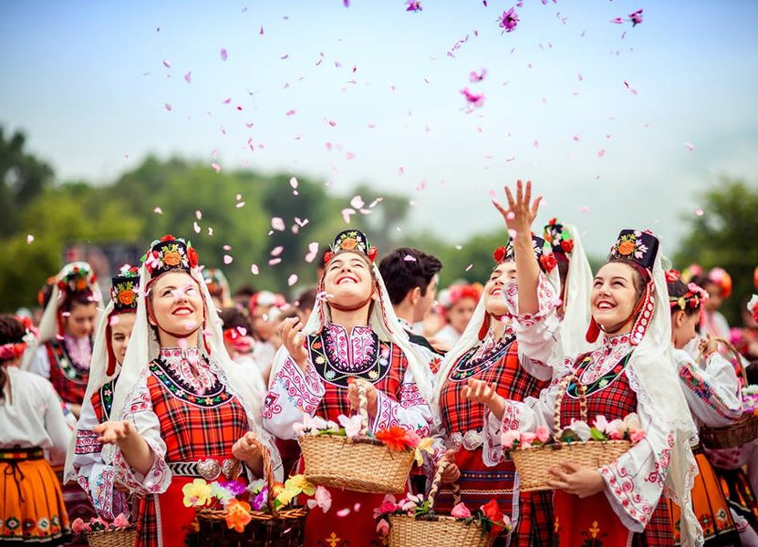 街全体がバラ一色に！美しいブルガリアのバラ祭り🌹🇧🇬